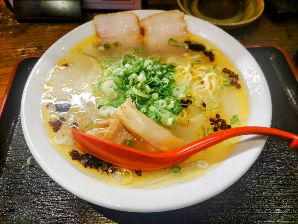 「塩ラーメン（大名ゴールド） 690円」@大衆中華酒場 六根の写真