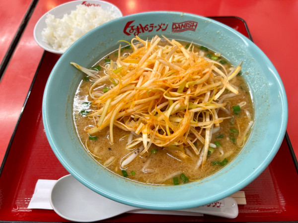 「ネギ味噌ラーメン＋半ライス」@くるまやラーメン 鹿浜店の写真