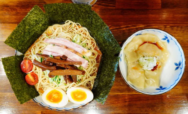 「奈つやの冷やし中華＋雲呑皿＋味玉＋黒ラベル」@奈つやの中華そばの写真