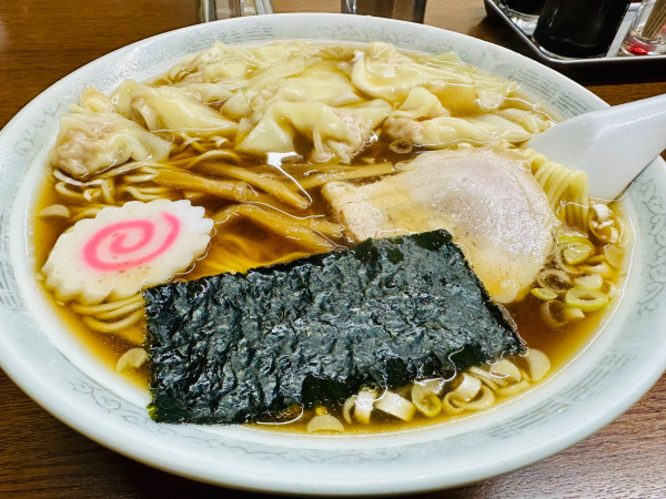 「ワンタンメン【900円】」@美芳の写真