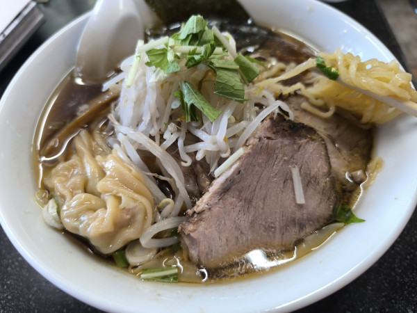 「ラーメン(800)＋ワンタン(200)＋チャーシュー(250」@しら鳥の写真