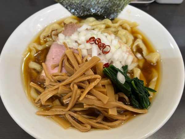 「醤油らーめん（大）めんま増し」@自家製手打ち麺 禿の写真