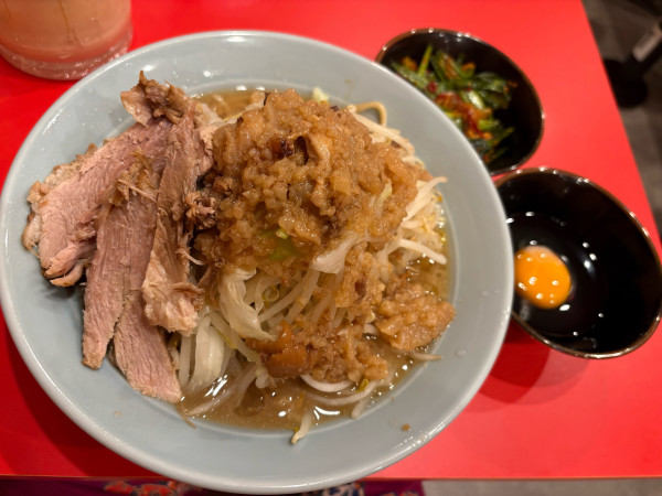 「ラーメン150　ニラキムチ生玉子」@立川マシマシ 金山店の写真