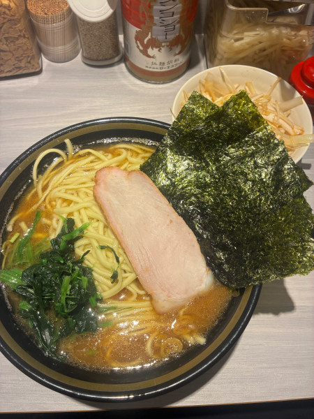 「ラーメン大　+ネギ」@横浜家系ラーメン てつ家の写真