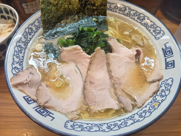「チャーシュー麺中盛 鶏肉飯」@横浜豚骨醤油ラーメン YOLOの写真