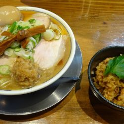 せあぶら中（850円）＋ネギだく＋完熟煮玉子＋にぼ炊き飯