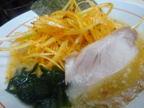 「赤ネギラーメン 950円」@ニューラーメンショップ 越谷の写真