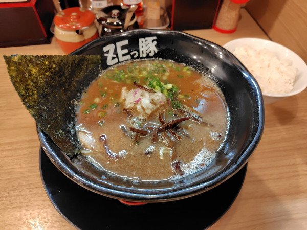 「とんこつ正油¥850」@麺や ZEっ豚の写真