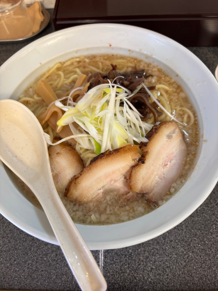 「しおとんこつ➕麺固め➕中盛100円」@麺処 こまとよの写真