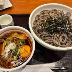 旨辛肉つけそば1210円+冷酒(一ノ蔵)