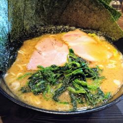 ラーメン(味濃いめ･麺硬め)+海苔