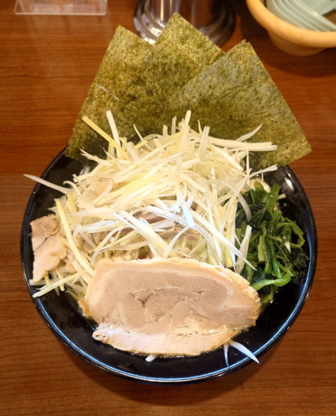 「ネギラーメン（1030円）」@横濱家系ラーメン 茜家の写真
