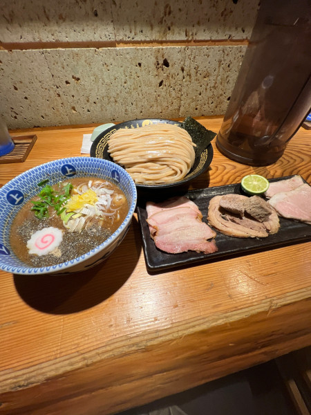 「濃厚豚骨魚介つけめん大盛り＋チャーシュー全種」@中華蕎麦うゑずの写真