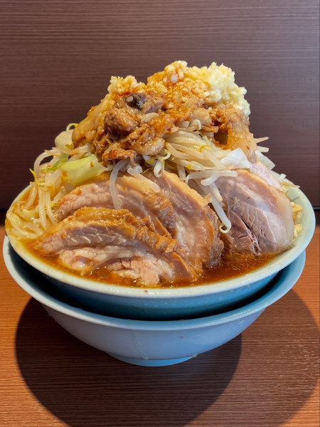 「大ラーメンぶた5枚全部マシマシ麺やわらかめ」@Ramen Base 046の写真