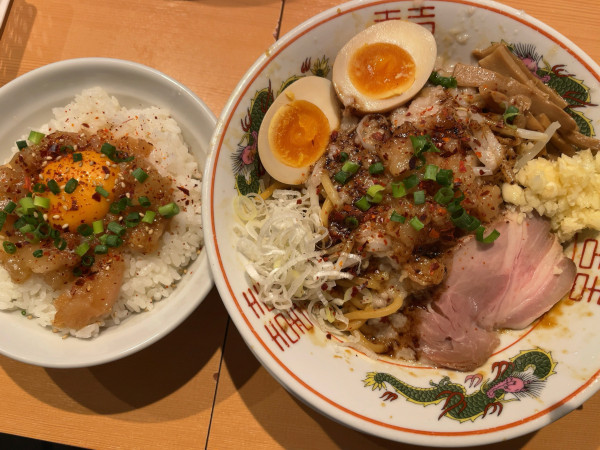 「にんにく背脂油そば+セアブライス」@背脂ラーメン チャッチャ亭の写真