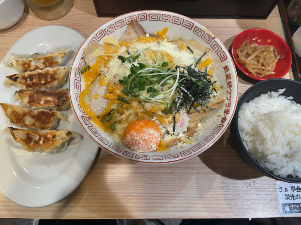 「炙りチーズ油そば」@武蔵野アブラ學会 神田店の写真