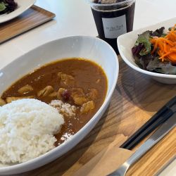 メープルチキンカレープレート　￥１１００