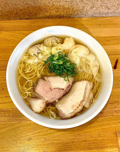 「肉と海老ワンタン麺【白】」@支那そば くろ田の写真