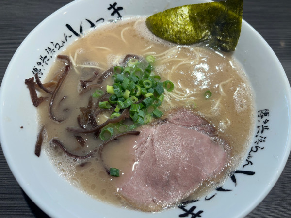 「ラーメン、バリカタ＋替え玉」@博多長浜らーめん いっき 戸塚安行店の写真