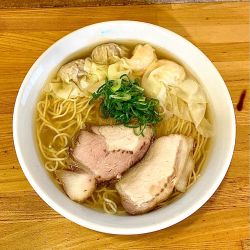 肉と海老ワンタン麺【白】