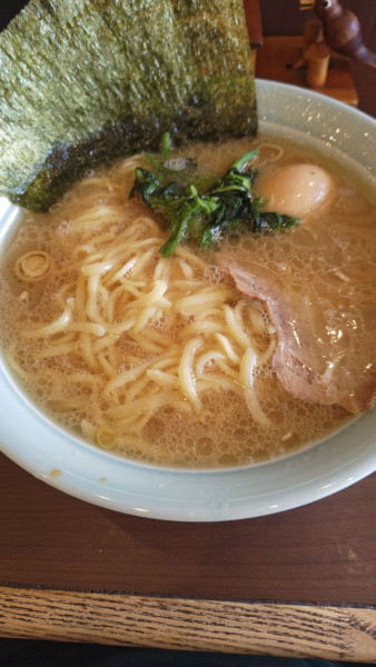 「中ラーメン＋味玉」@寿々㐂家 曙町店の写真