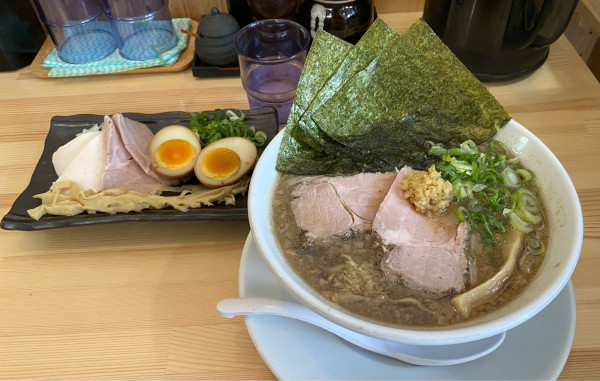 「特製背脂醤油煮干らぁ麺」@らぁ麺 飛翠の写真