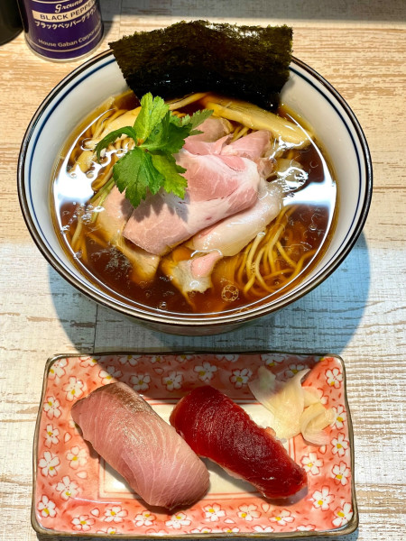 「四つ葉そば＋本日のにぎり（ブリ・マグロ）」@中華そば 四つ葉の写真