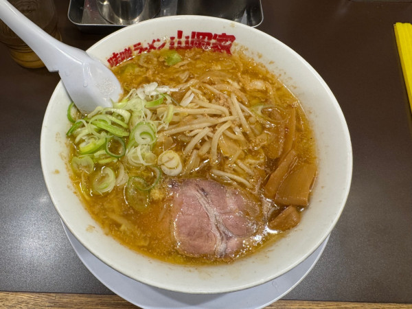 「札幌味噌ラーメン」@味噌ラーメン 山岡家 すすきの店の写真