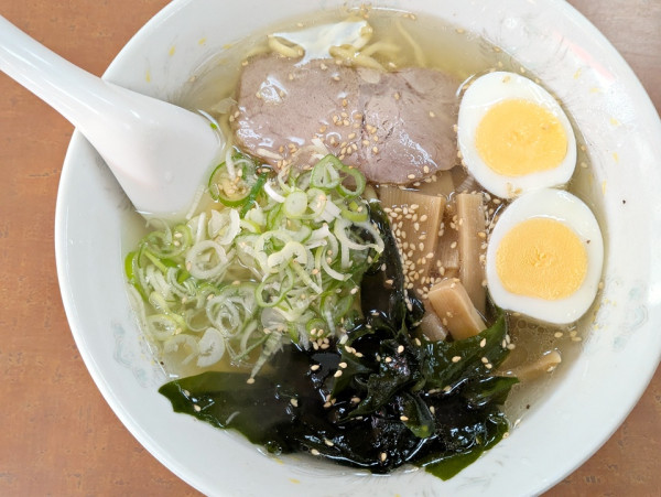 「塩ラーメン＋ゆで玉子」@珍來 亀戸店の写真