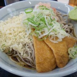 濃厚つゆ自慢 冷し3色きつねそば 580円