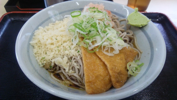 「濃厚つゆ自慢 冷し3色きつねそば 580円」@そば処 めとろ庵 後楽園店の写真
