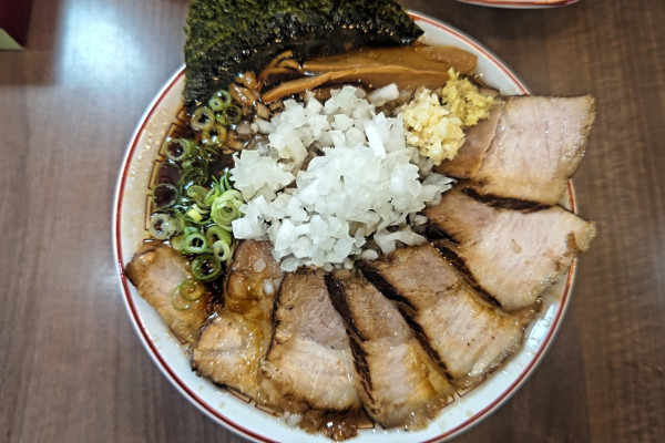 「Wチャーシューメン(ふつう)+薬味増し(玉ねぎ)+にんにく+チャ」@柏 濃麺や 39名の写真