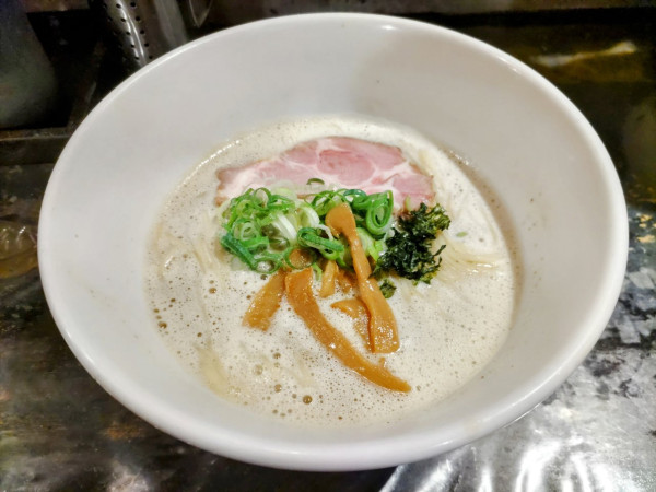 「鶏白湯煮干しそば 1000円」@鶏白湯そば まつ尾の写真