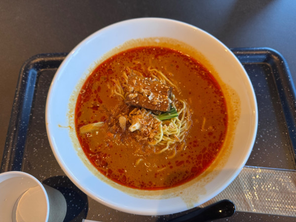 「濃厚胡麻香る担々麺 1280円」@炎麻堂 ブルーフロント芝浦店の写真