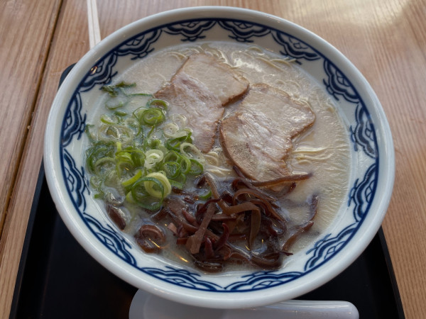 「博多らーめん」@由○ 品川港南店の写真