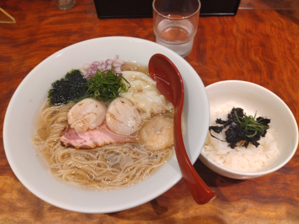 「魚介出汁の冷し塩そば¥1700+ホタテコンフィ¥300+茶漬」@三馬路 東京店の写真