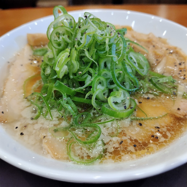 「背脂醤油900円　チャーシュー300円」@大阪餃子専門店 よしこ 大崎店の写真