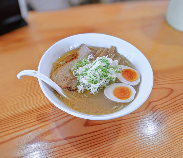 「塩らーめん」@よなやの写真