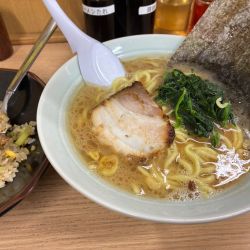 ラーメン半チャーハンセット