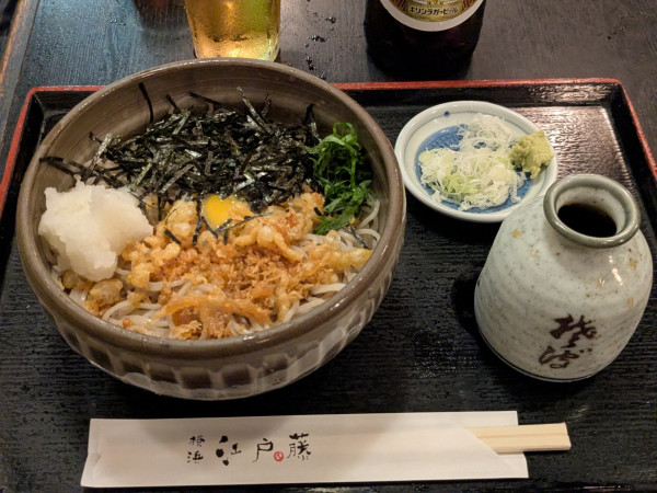 「いそあげ（冷たいそば）900円」@横濱そば処 江戸藤の写真