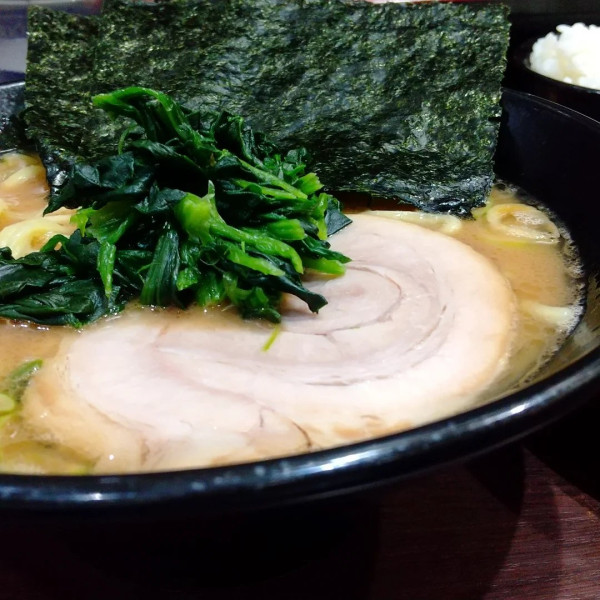 「#キャベツらーめん #醤油 #太麺 #1200円 #小ライス#1」@らーめん家 せんだい 鶴ヶ峰本店の写真