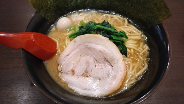 「ラーメン(のり５枚・990円・大盛)」@横浜家系ラーメン 赤家 都立家政店の写真