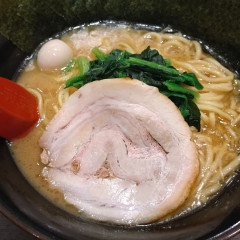 横浜家系ラーメン 赤家 都立家政店の画像