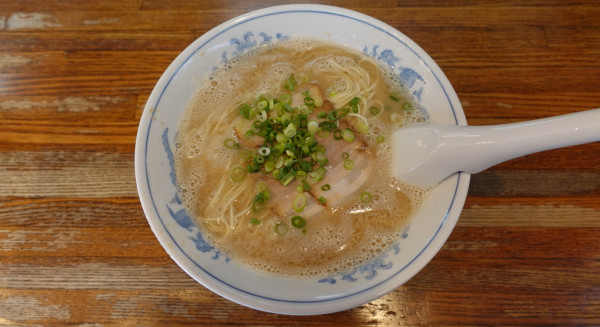 「博多ラーメン（750円）+替玉（140円）」@博多ラーメン ばりこての写真