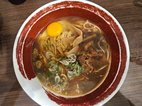 「徳島ラーメン+選べる替玉(ゆず胡椒麺)」@徳島ラーメン 麺王 高松駅前店の写真