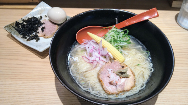「【限定】特製 冷し蟹そば」@焼きあご塩らー麺 たかはし アトレ川崎店の写真