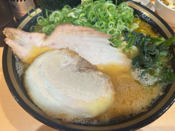 「特製ラーメン中(オオメ)+ライス食べ放題」@横濱家系ラーメン 四代目 野中家の写真