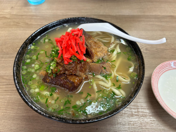 「ソーキそば　大盛　1200」@沖縄料理 城の写真