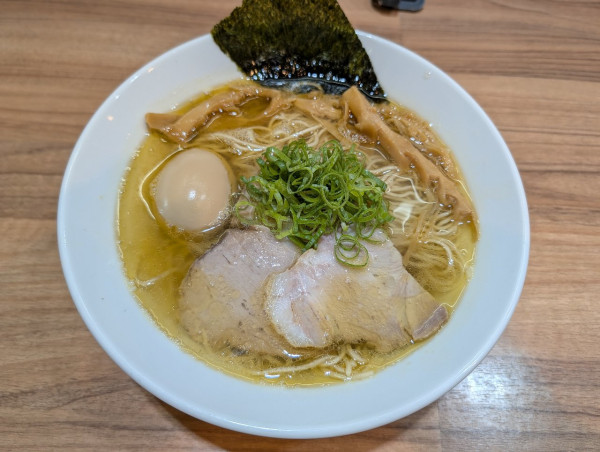 「味玉塩ラーメン900円」@らーめん にじいろの写真