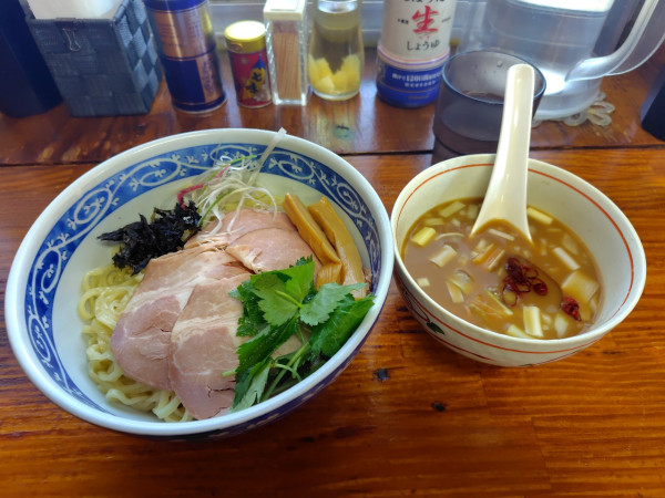 「限定】冷やし烏賊わたつけ麺　1100」@中華そば よしかわの写真